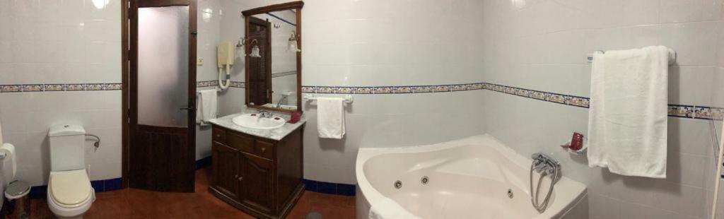 Hotel La Yedra Antequera Bagian luar foto